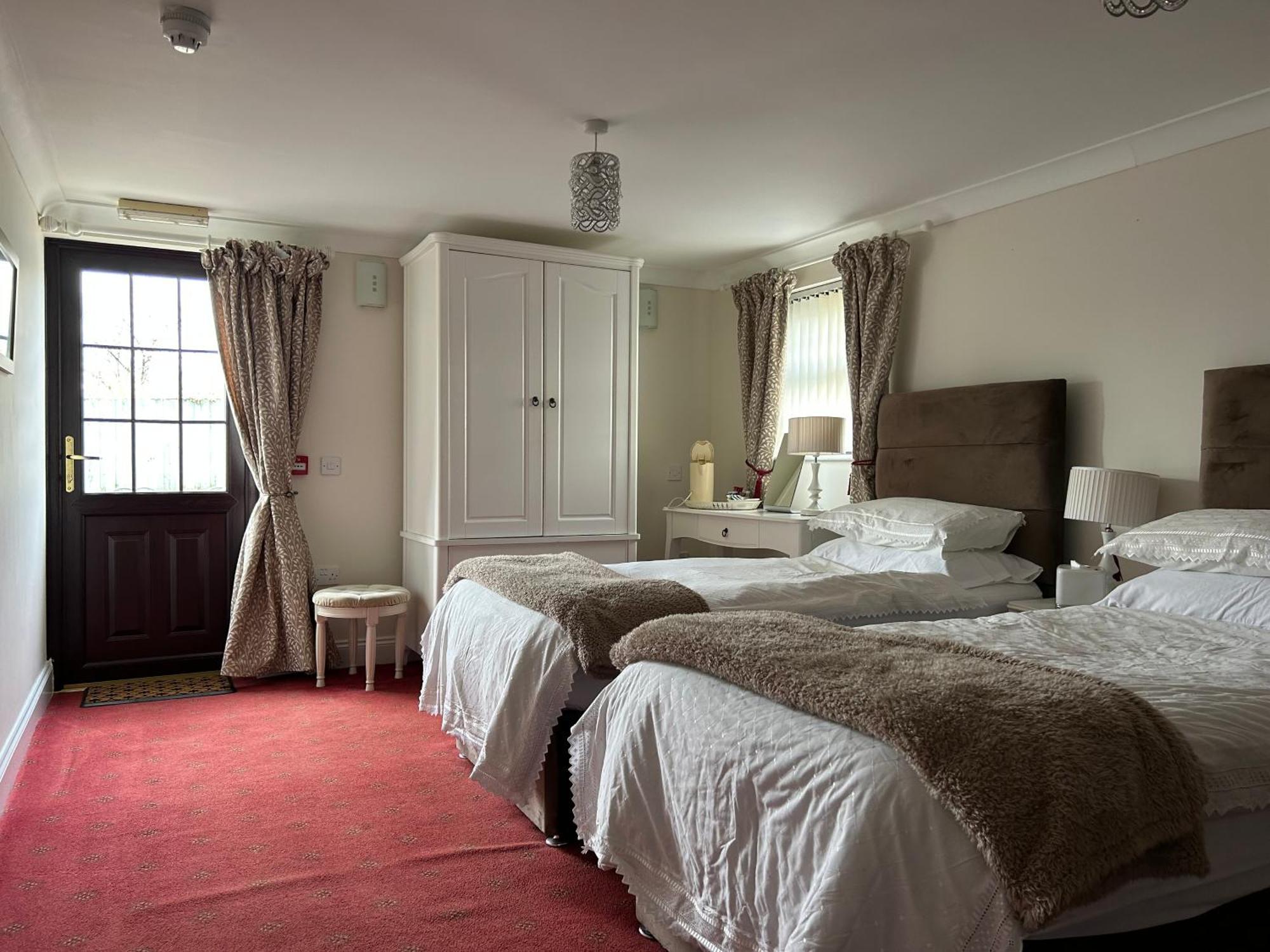 Flambards Hotel 卡迪根 外观 照片